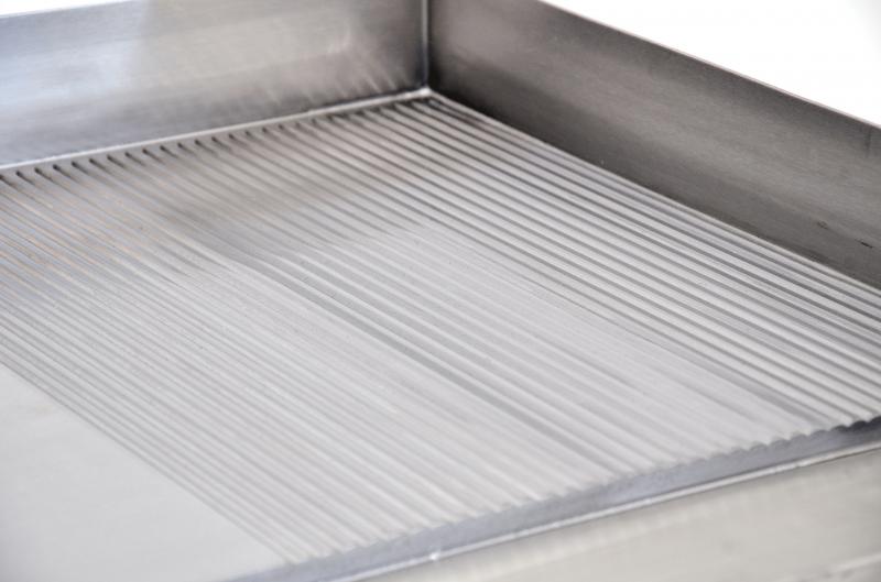 Omcan Stainless Steel Electric Griddle with Half-Smooth & Half-Ribbed Surface – 23.87" x 16" Commercial Countertop Griddle for Restaurants, Cafés & Foodservice Kitchens
